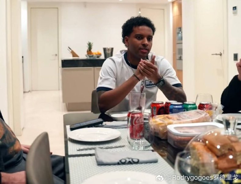罗德里戈：“我一直想和C罗一起踢球，但这没有实现。这很遗憾，因为他是我的榜样。”