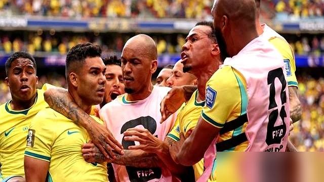 巴西2-1绝杀日本。
终场哨响，巴西前锋库尼亚，径直走向日本球迷看台。

他没说