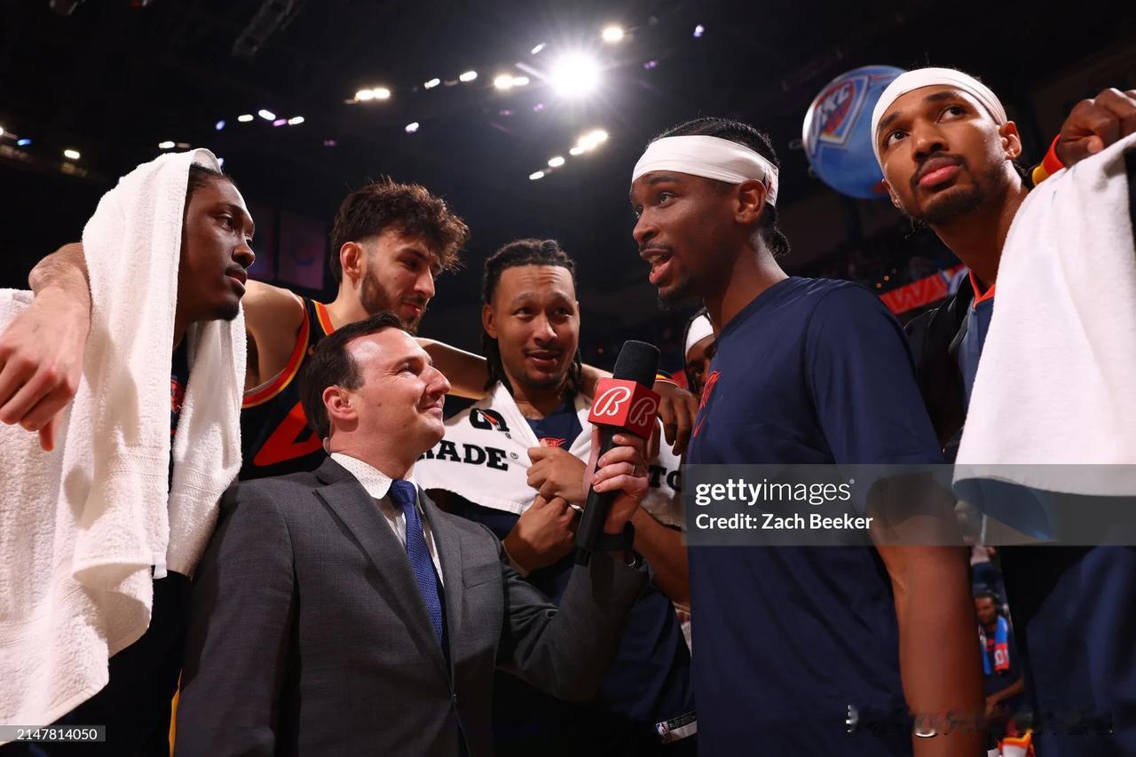 SGA 本赛季有 15 场比赛得分超过 30 分，助攻超过 5 次，且没有失误
