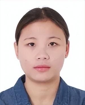 这是张通缉令照片，上面有联系信息。