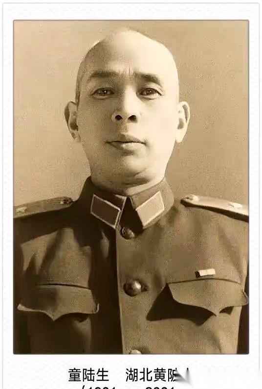 三度被授予少将军衔，那是他人生最高光的时刻。
58岁那年，他的人生被强行按下暂停