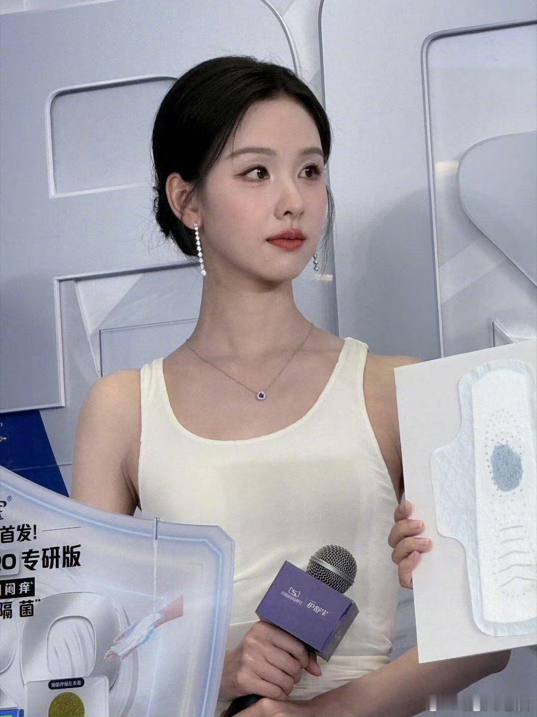 女神降临了[可怜]陈都灵完全是归国白月光，纯白的茉莉花 ​​​