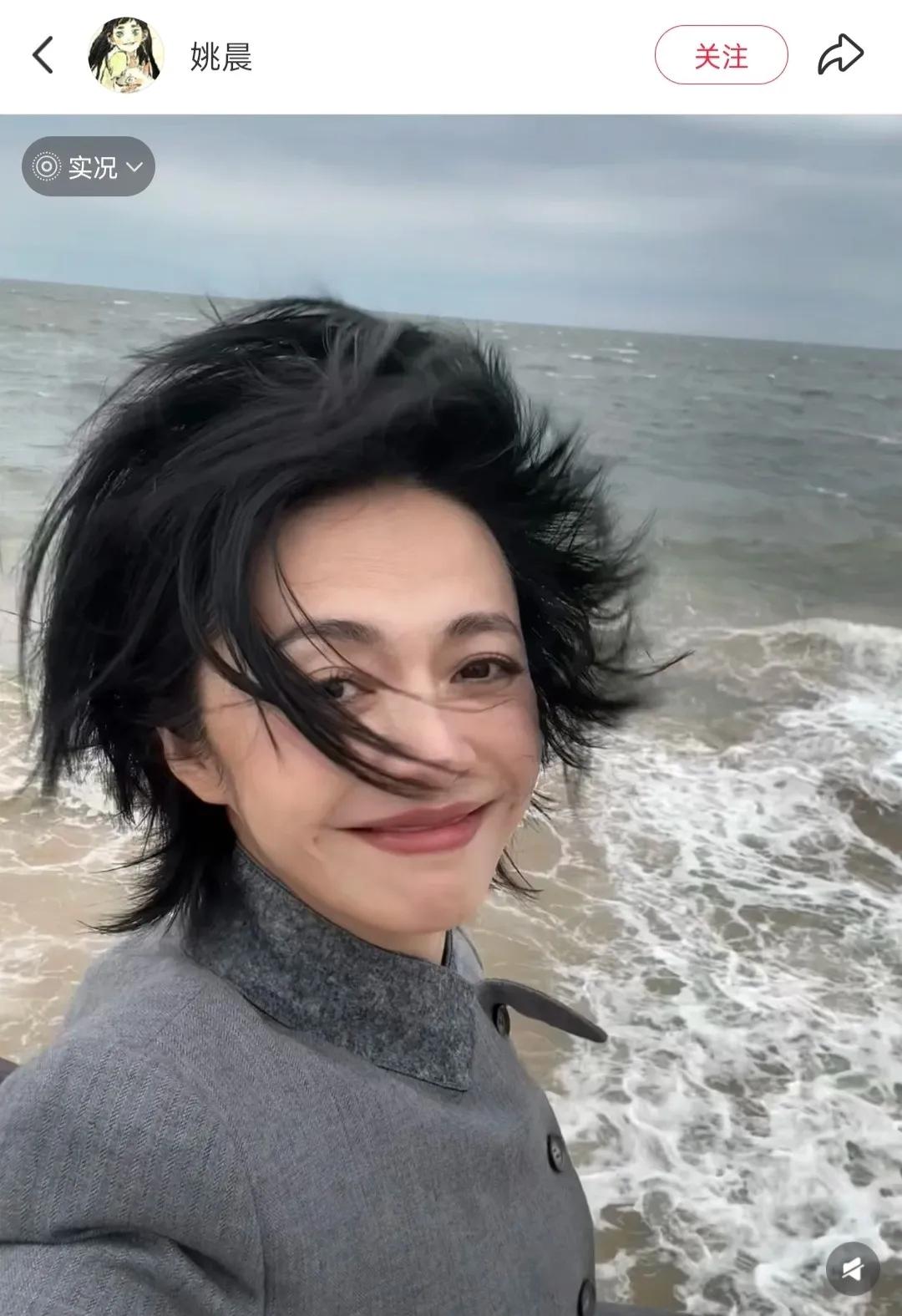 姚晨，引发热议！

9月8日，官宣离婚半年的姚晨，突然更新社交动态，晒出独自在海