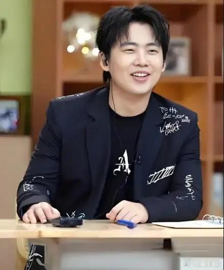 也是没想到郭麒麟还能有语无伦次的时候！怦然4外向社牛女嘉宾朱朱当面问郭麒麟到底是