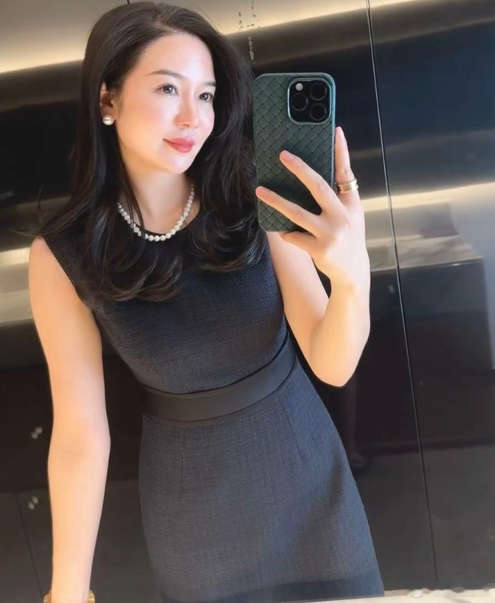 黑丝老板娘 ​​​