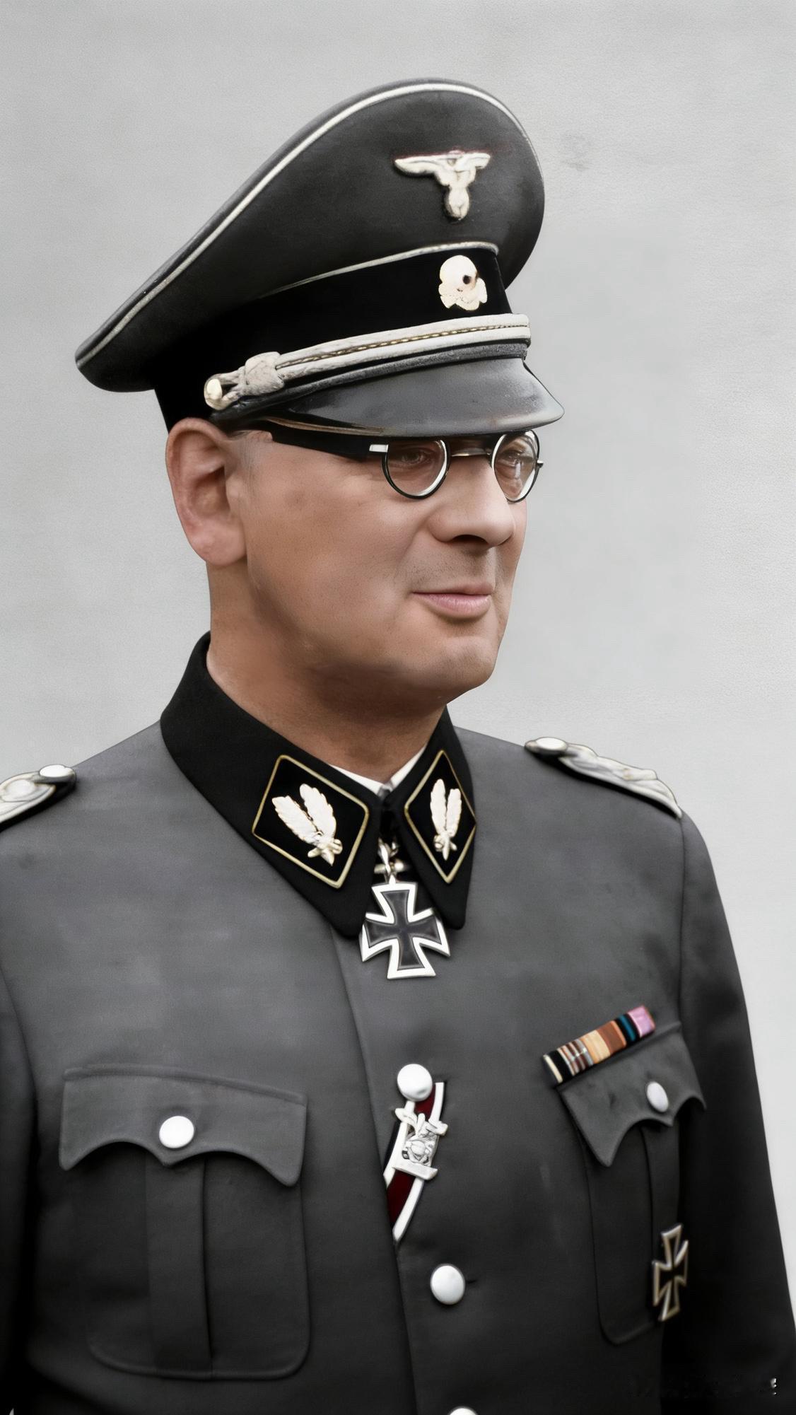 以“党卫军全国领袖”之名

图为马克斯·西蒙（Max Simon），1942年1