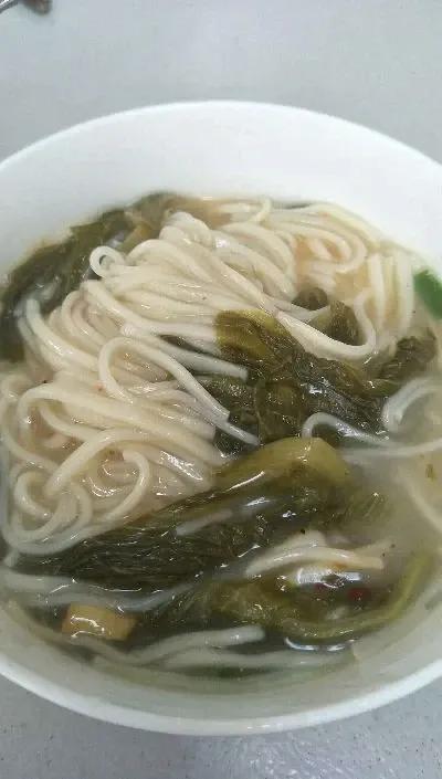 2000年左右，我在南阳某物流储备库做搬运工。

每天人工搬运很多重物，我累的全