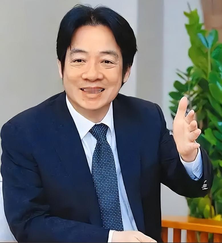 “台独分子”赖清德发表声明，

4月17日，赖清德跑到高雄飞行训练指挥部视导，说