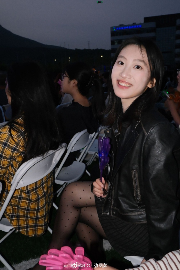 女版管泽元？某平台博主晒照 网友评论区团建：你和大校什么关系！2026LPL20