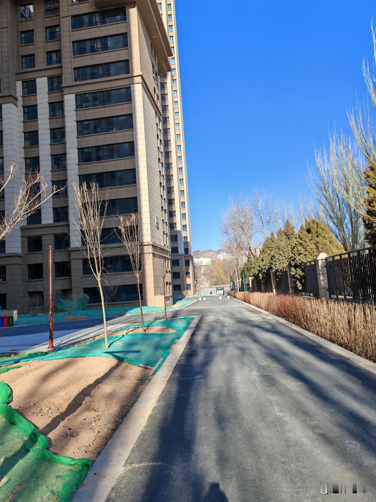我的今日状态：😁轻松愉快
我这里的天气：☀️晴天

今天是一个大晴天，今天这样