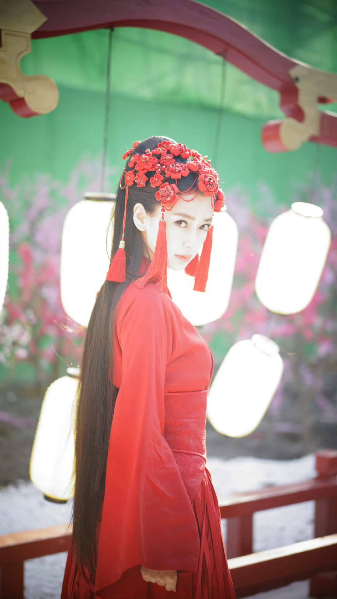 angelababy   杨颖 宝贝们早上好呀!微微：“奶颖，好巧”奶颖：“不巧