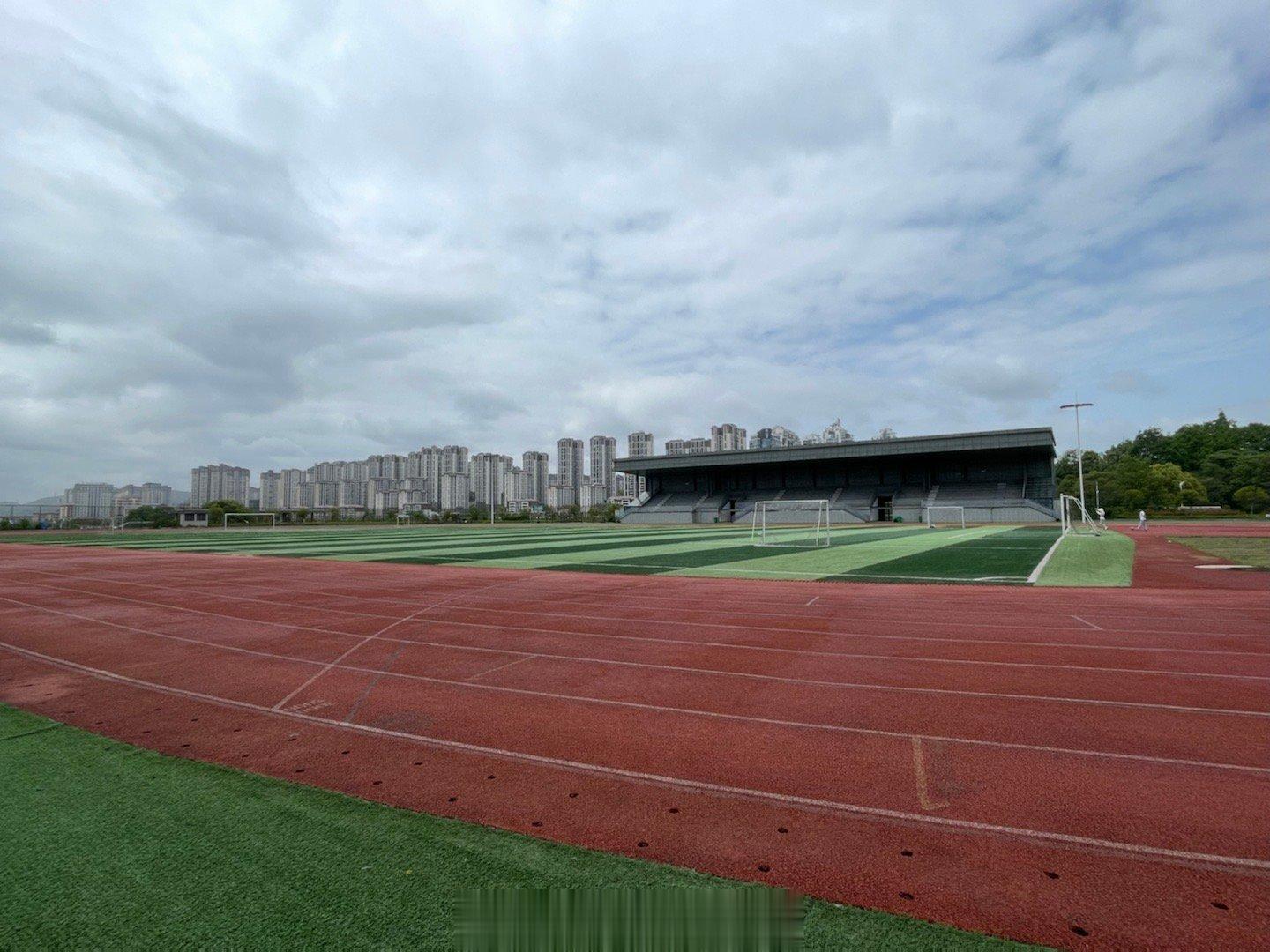 #五一预计240000000人次出游# 都出游了？那我清清净净地来跑个晚步吧！开