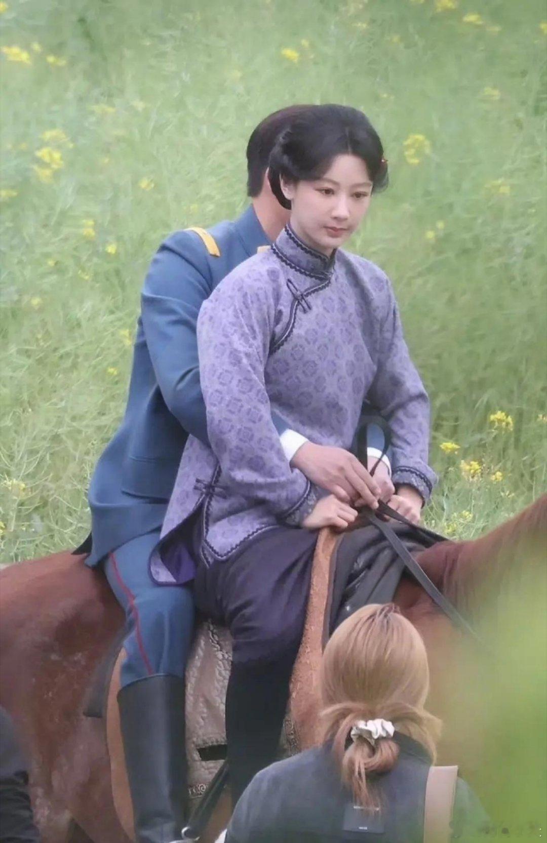 杨紫和欧豪合作的好开心，笑的好明媚。 