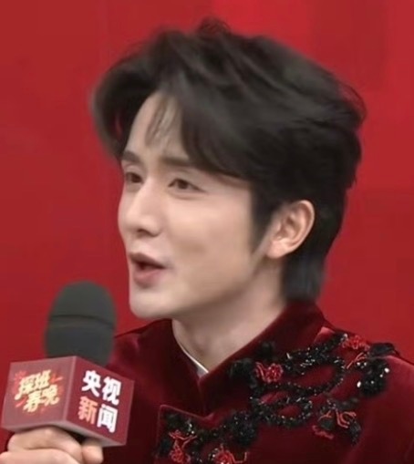 “新成明年这时候要是成了流量你们说我能承受得了吗” 白担心了