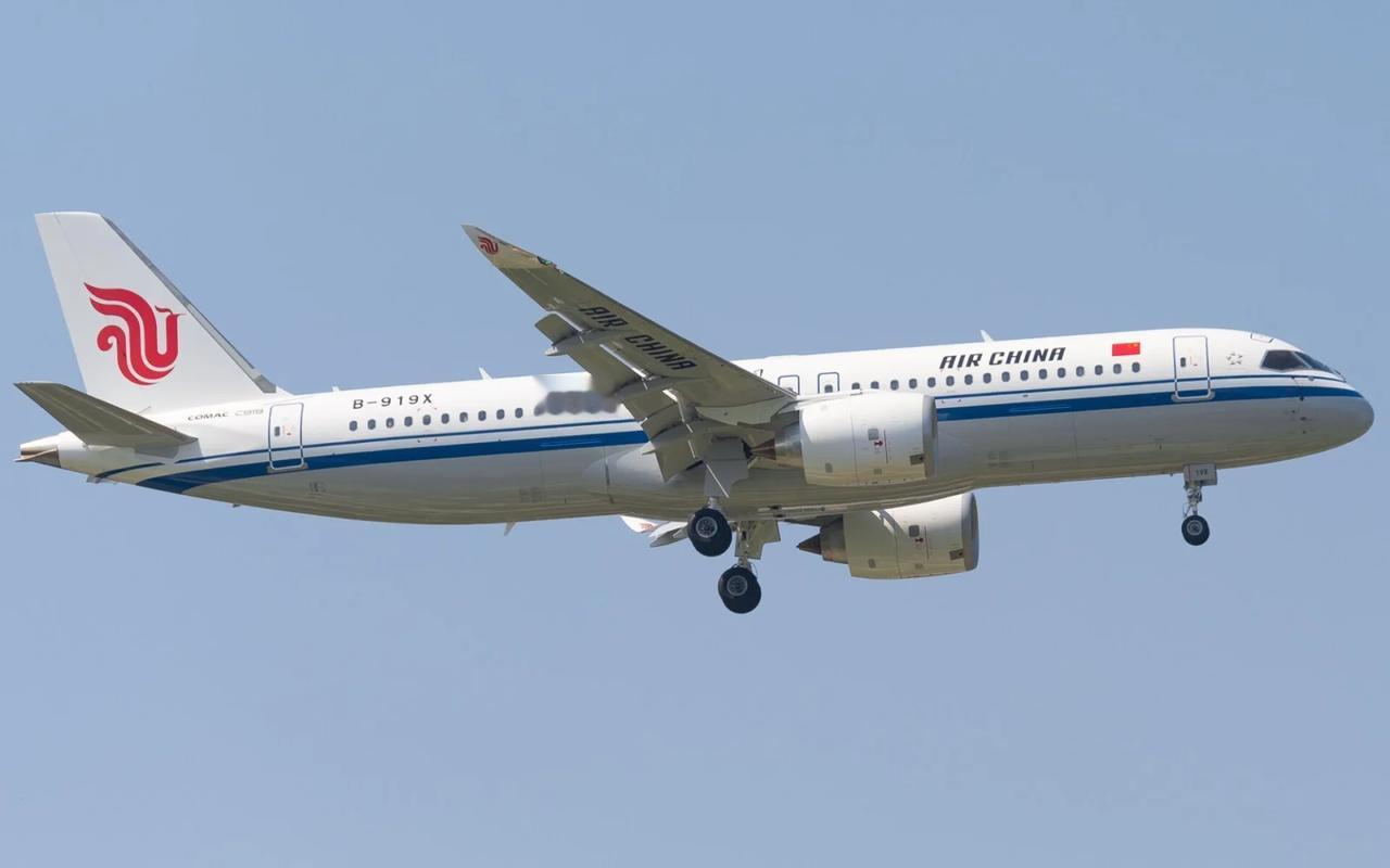 C919首条国际商业航线正式开通。从雪域高原到异国领空，国产大飞机迈出关键一步