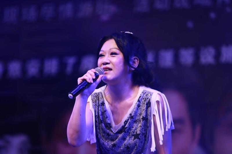 刘冲在音乐领域成就颇丰。他是华语流行男歌手，发行过不少脍炙人口的歌曲。像《擦干你