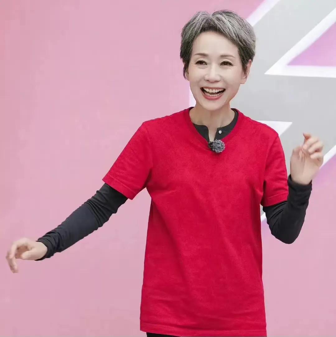 家人们，《浪姐6》因62岁的叶童加入而精彩升级！1953年出生的叶童，刷新了节目