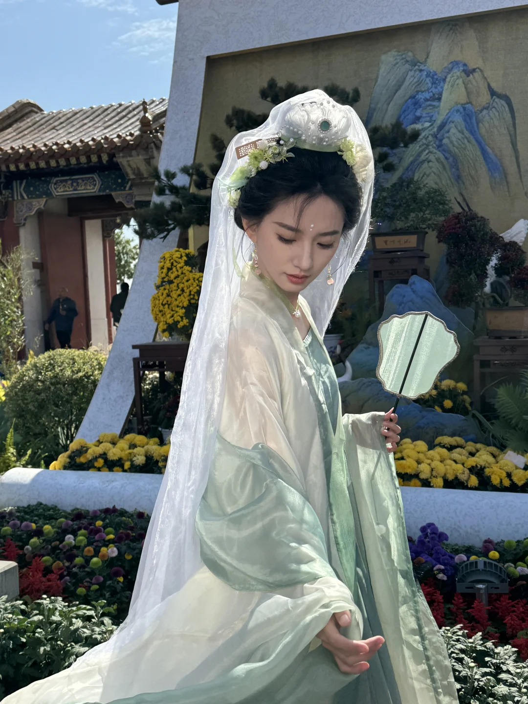 我好像在开封菊展偶遇明星了❗️❗️谁认识啊❗️
