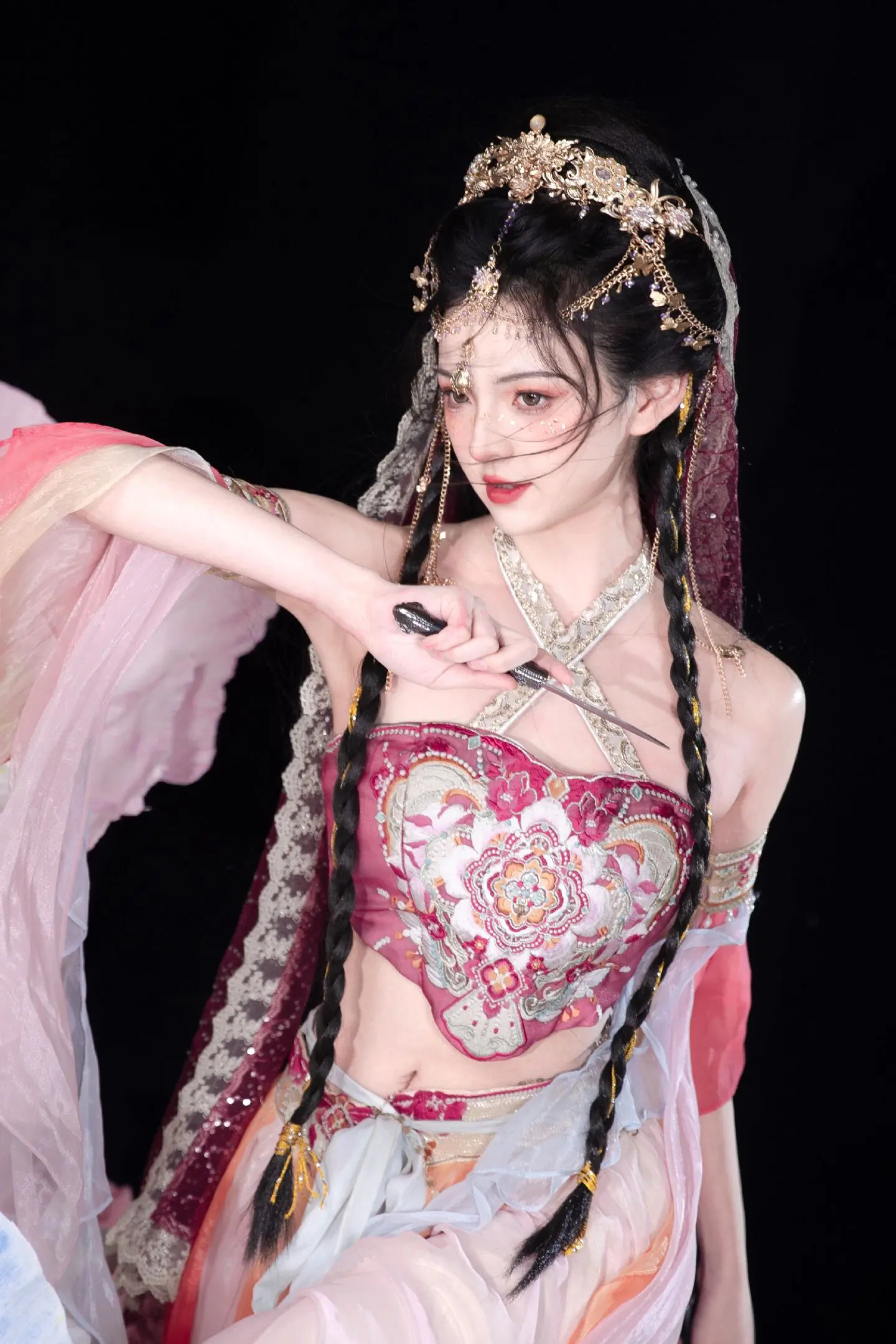 我从西域而来，可不单是为了做一个宠妃的。
