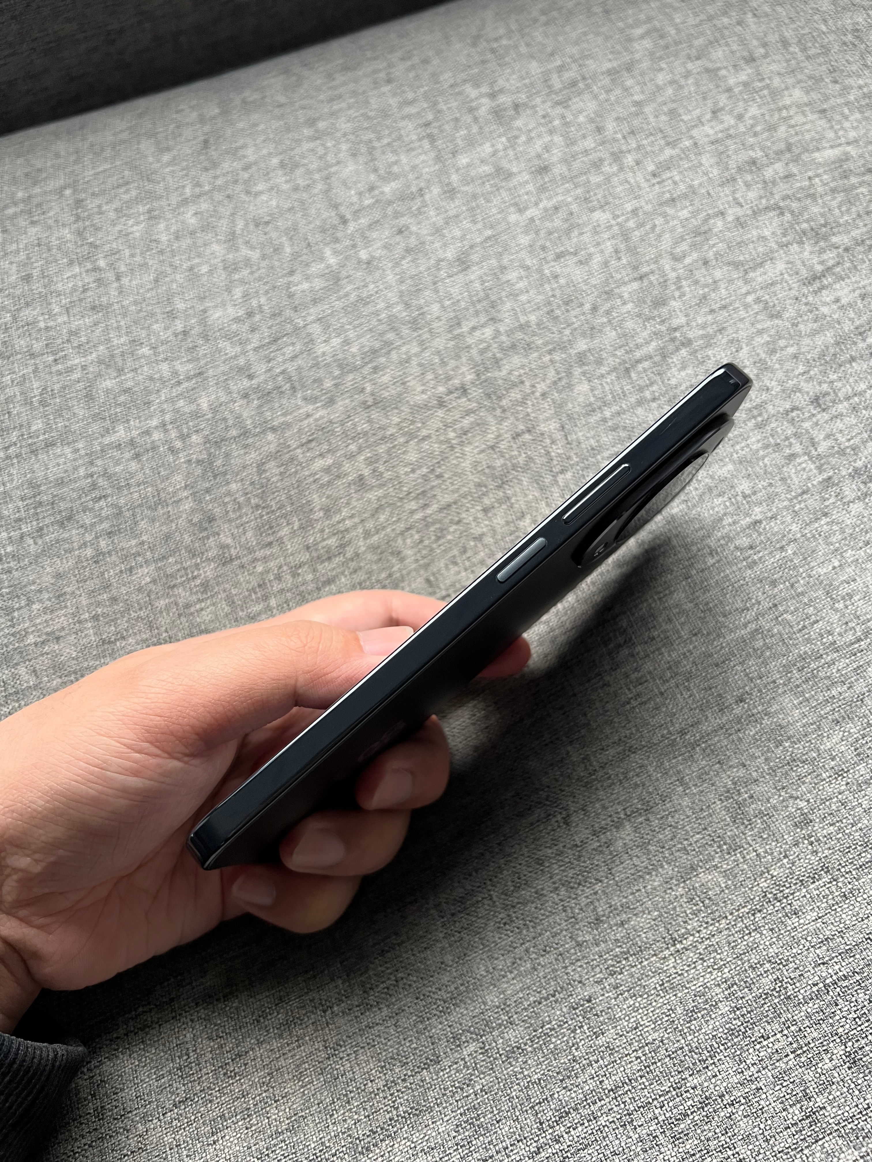 华为Nova15 12+512G 黑色，屏幕完美，中框轻微使用痕迹，盒子配件全套