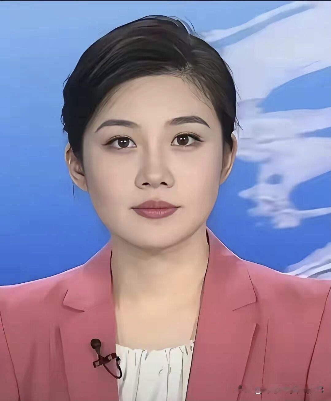 她长的真的很好看，也很有特点，比网红脸强太多，看到她，突然明白了什么是国泰民安脸