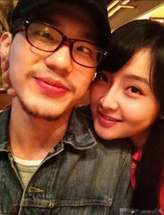 疑似白宇前女友发文，晒合照、曝早年网名“小凡”由来，全程无撕无黑，只祝福事业。不