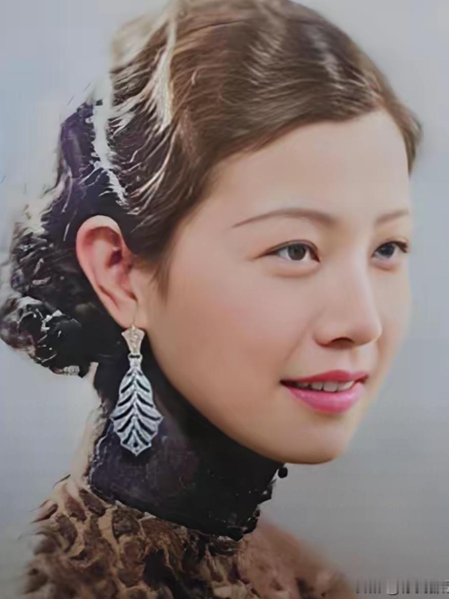 一组老牌女明星照片，这里面一共有12位著名女明星，可以说个个都是绝代美人，她们的