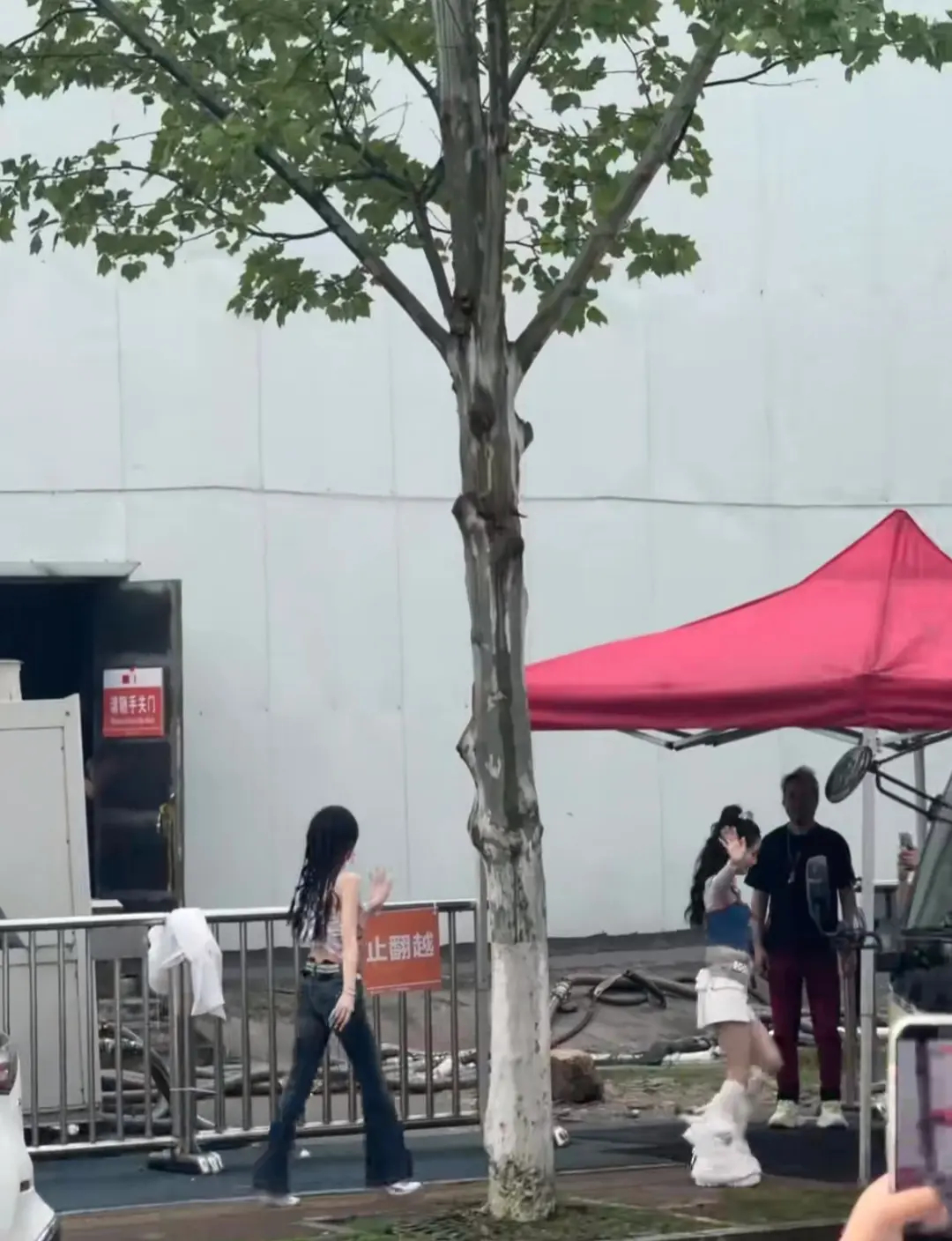 谁能想到萧蔷都快六十了，这状态也太恐怖了