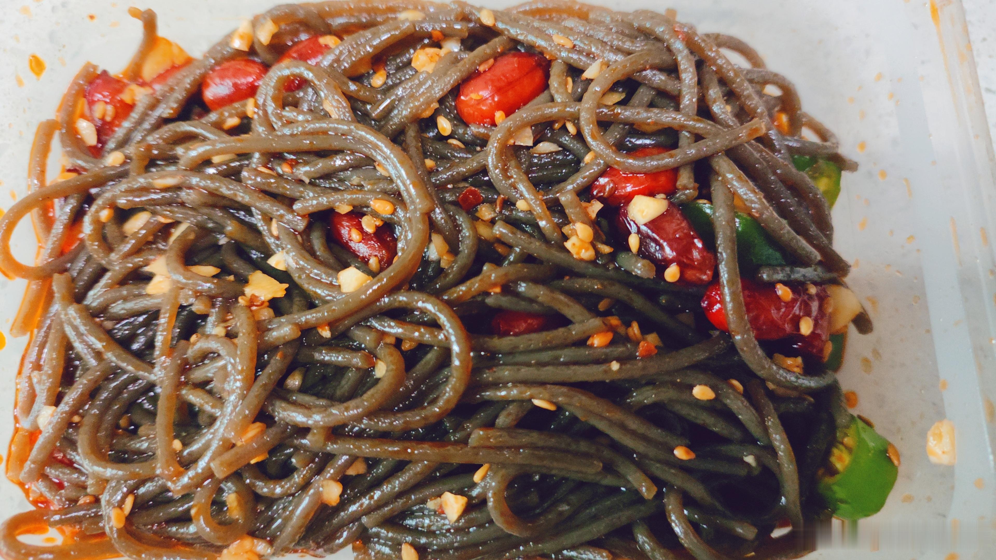 黑荞面醋拌版味道真香啊就是早上吃有点撑 