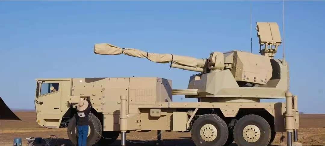 配备雷达（搜索距离20公里，跟踪距离15公里）、光电一体化无人炮塔和全新设计的驾