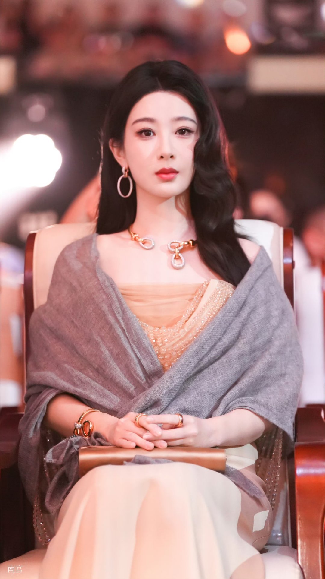 杨紫 你是我一时的冲动，也是我良久的喜欢。杨紫玉泽首位全球护肤代言人南宫 