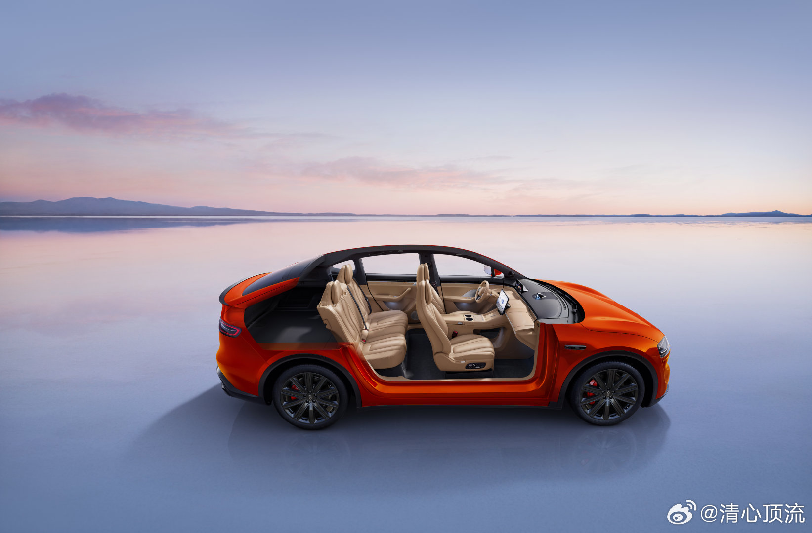 首台896线激光雷达智界R7交付从发布会现场到北京、上海、深圳等七城的同步开启交