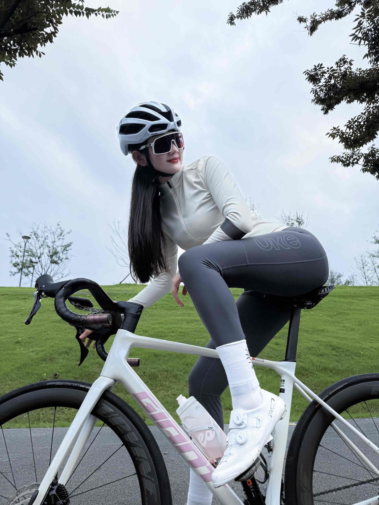 为什么骑行一定要穿紧身裤呢？运动紧身裤穿搭