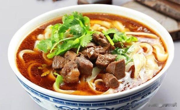 山西人午餐吃什么？这是个好问题。
出差山西大同，晚上十点多抵达。安顿好酒店，和同