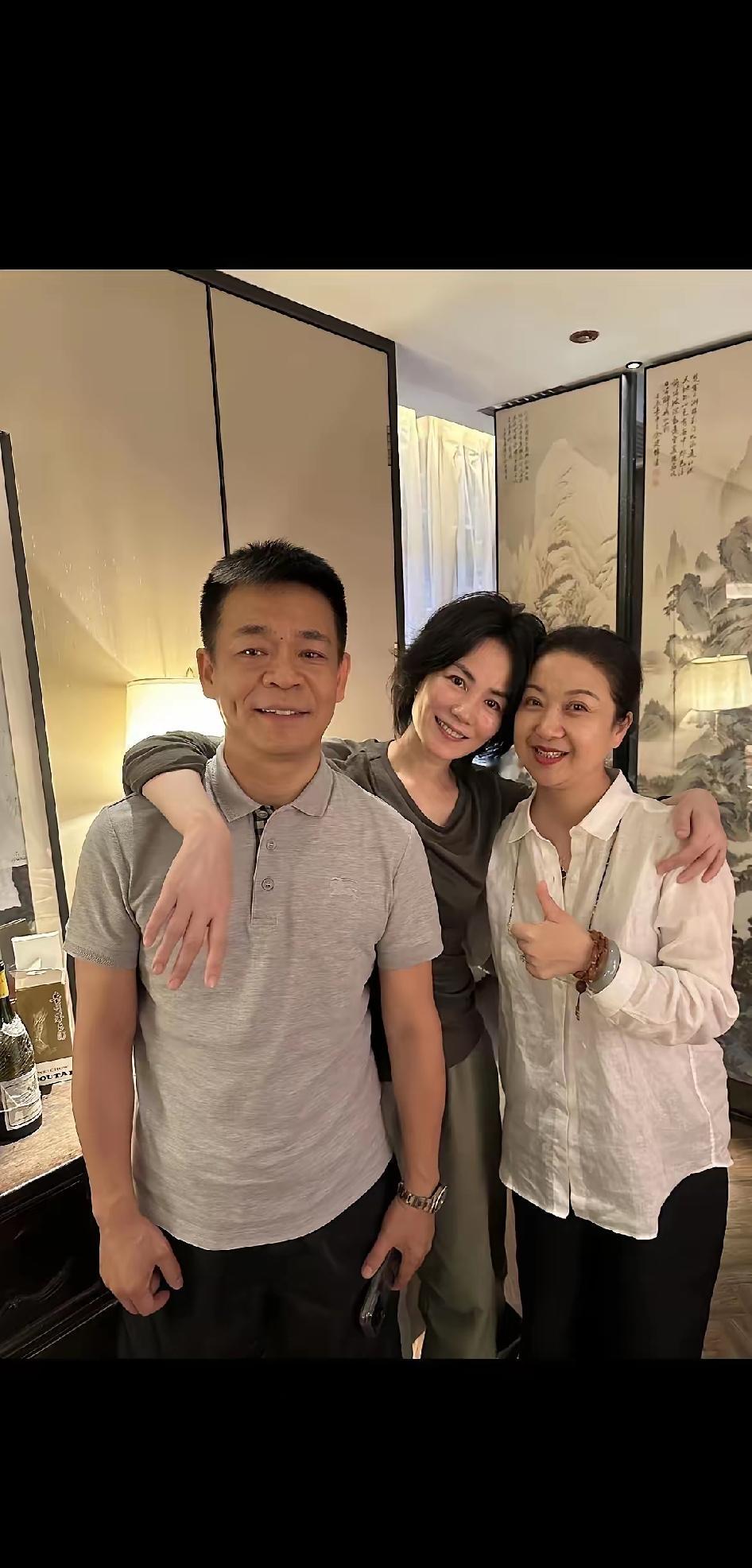 看了王菲和孙浩的合影，我算是明白他们的友情为何如此深厚了。
2026年7月6日流