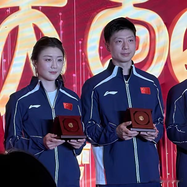 那些黑陈梦的人，
看完晚会脸疼不疼？
 
网上骂得再凶。
她照样站在最亮的舞台。