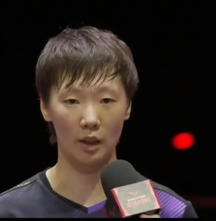 王曼昱虽然连胜张本美和，但她却丝毫不张扬，一直保持着做好自己该做的态度。

尽管