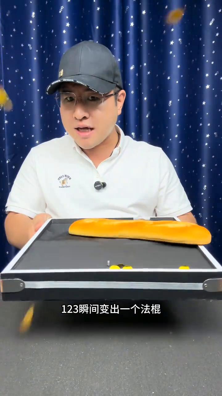 这招骗了我13年，美女气球变白鸽。
大家好，这里有一个气球，接下来把气球放到一个