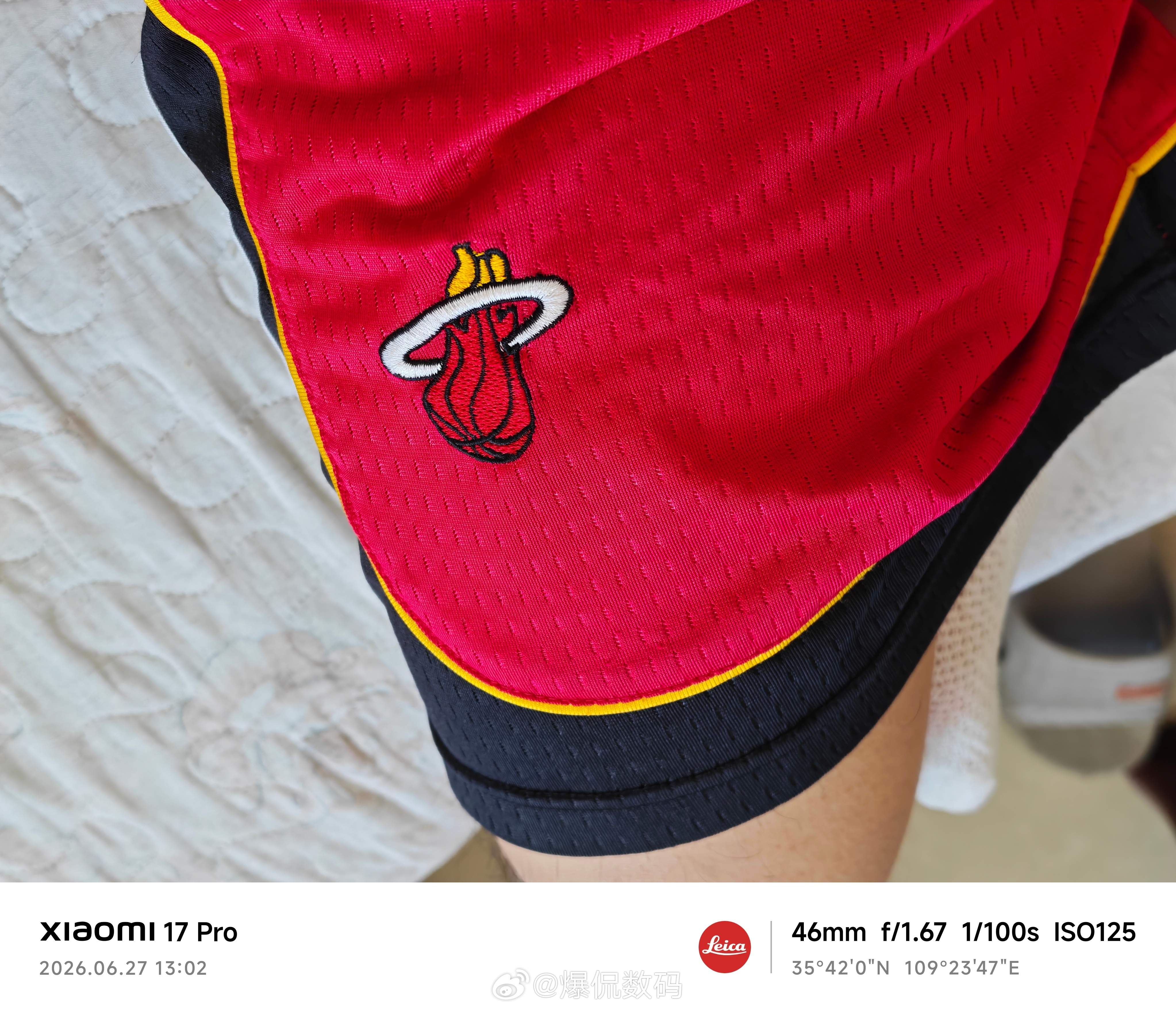 这是我18岁买的热火WADE球衣上衣已经不知道哪里去了，短裤依旧可以上身！现在我