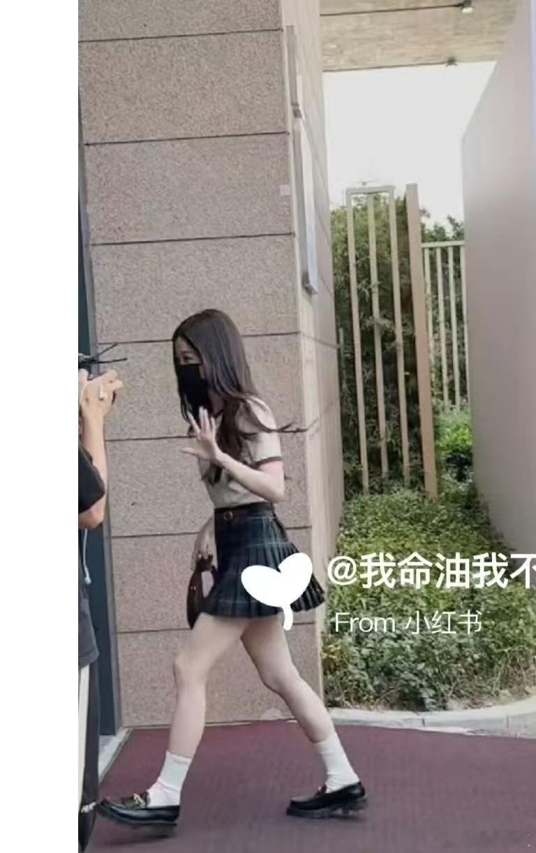 虞书欣出发泰国录团综虞书欣出发泰国录制双轨团综虞书欣出发泰国录制双轨团综，期待小