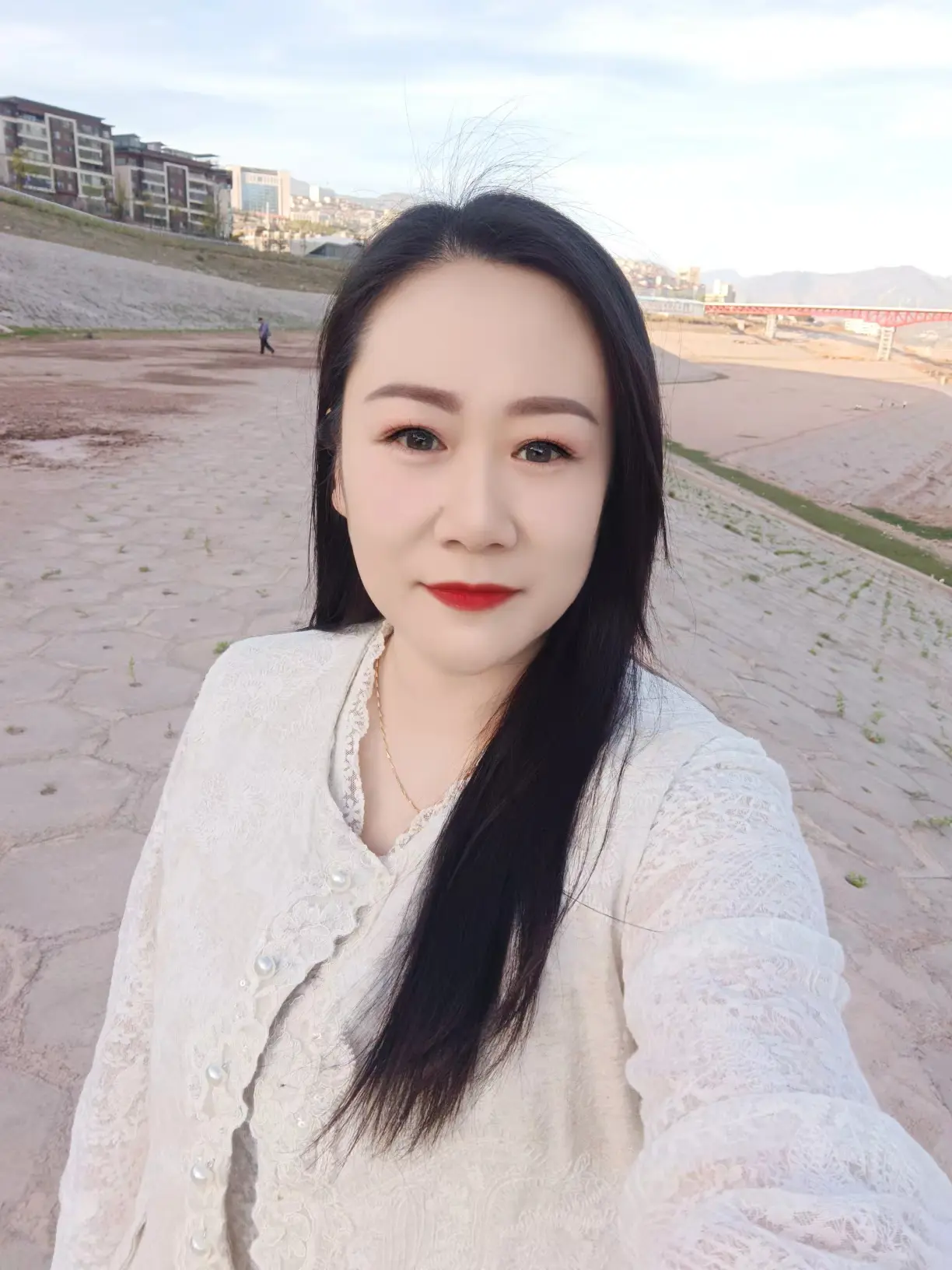 这辈子不求多有钱，只求一个在乎自己的人知冷知热不离不弃…
