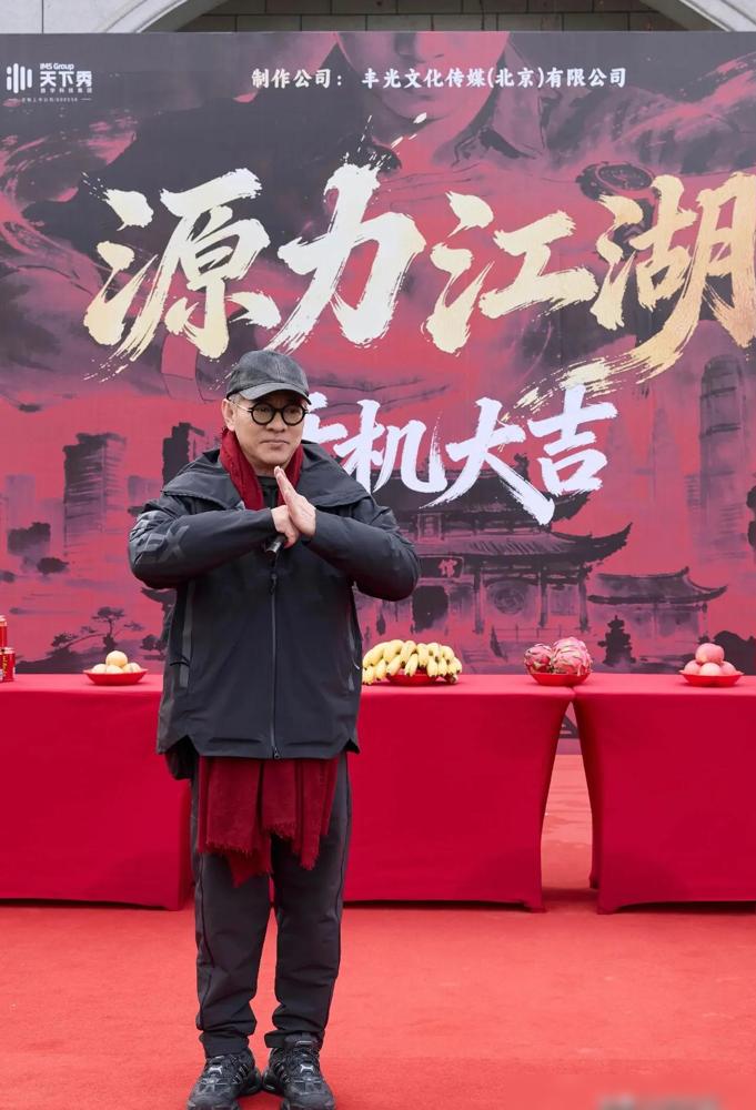 唐国强把剧本狠狠摔在茶几上，朱时茂气得在片场把桌子拍得震天响。这两位影视圈老炮儿