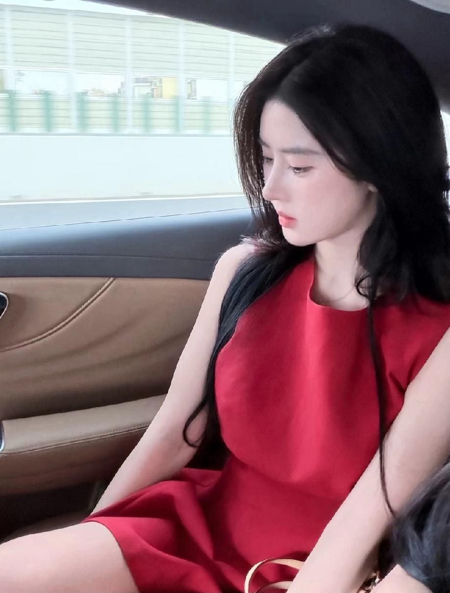 ！什么样的穿搭可以成为气质女神? 什么样的女生会让人觉得很有魅力? 完美身材是怎