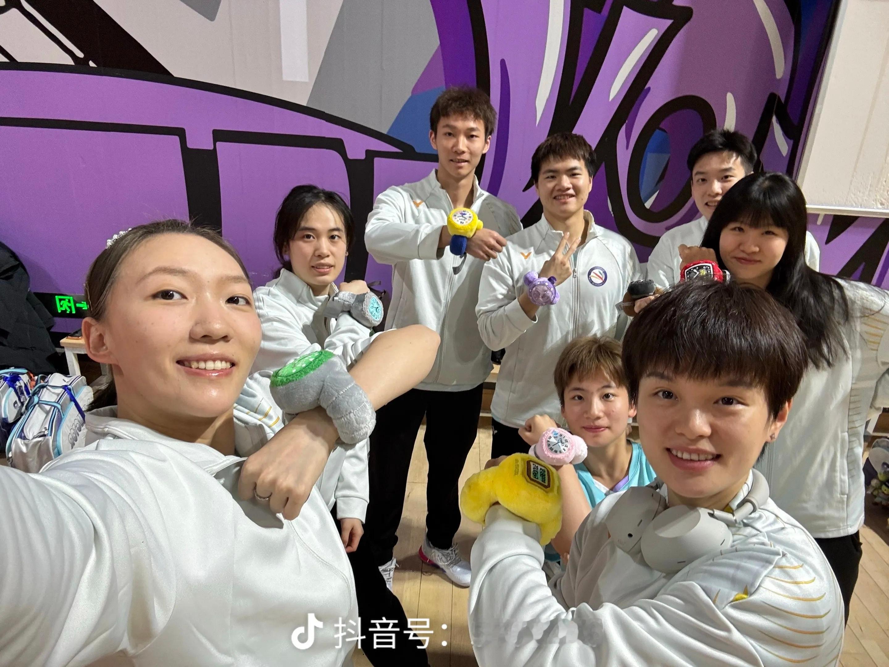 魏雅欣dy更新：总决赛前最后一站 出发gogogo🚄一起为青岛仁州俱乐部加油吧