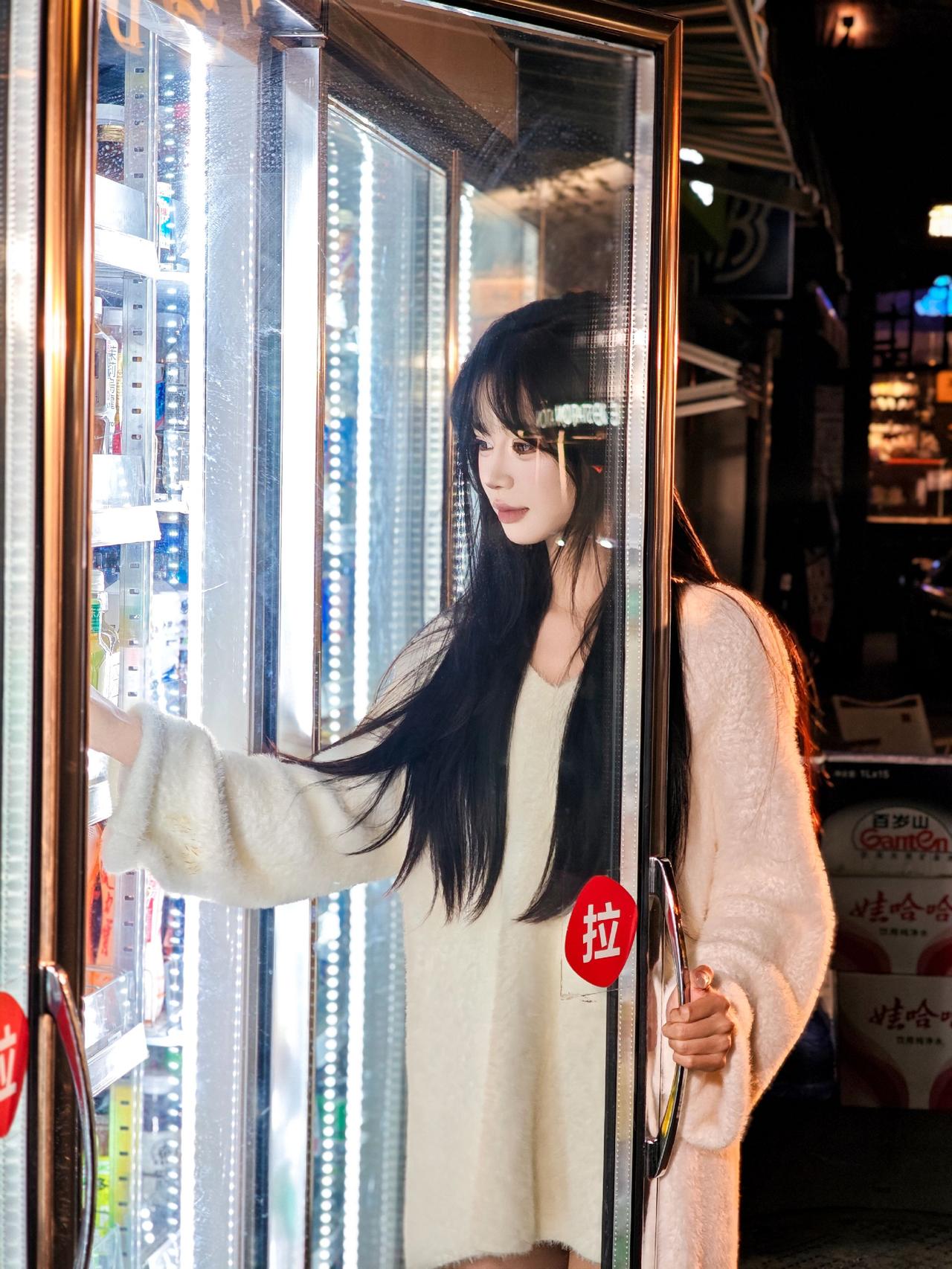 长沙街拍📷-潮宗街红墙
设备：Xiaomi 15 Ultra
长沙约拍 长沙打