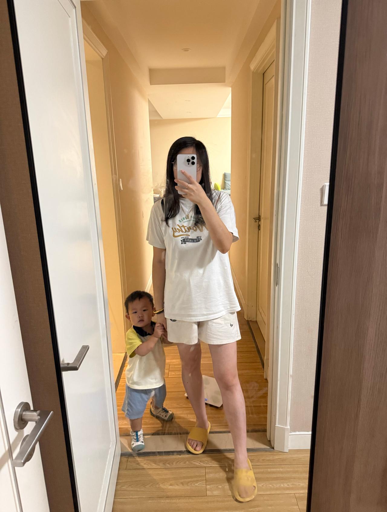 阿星什么情况？？？
回来开始疯狂锻炼身体，卷腹轮，臂力棒，
哑铃通通安排上，说要
