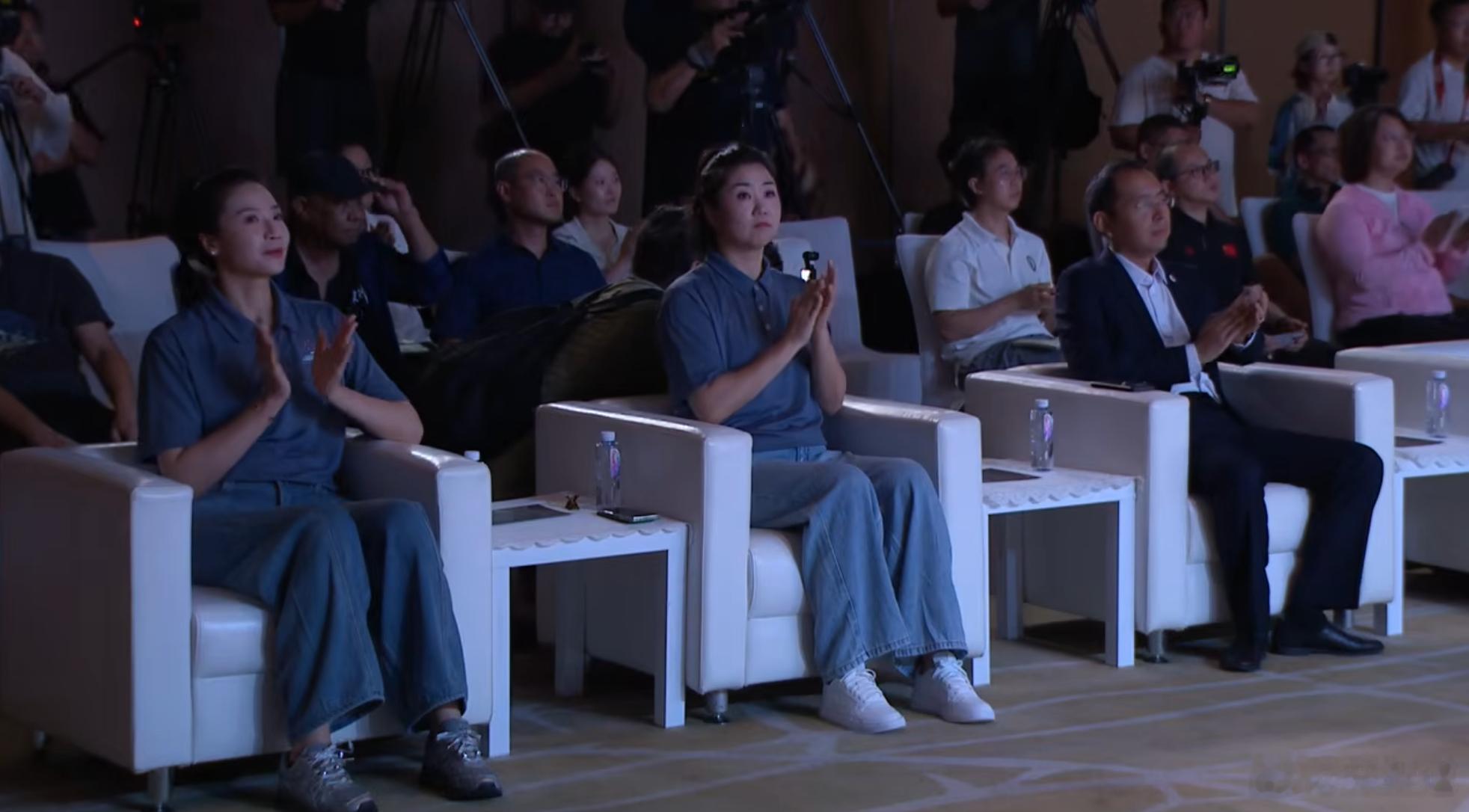 现场这位是魏秋月吗？中国女排2026女排亚锦赛