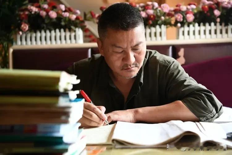 高考钉子户梁实第28次的高考成绩已出炉！他从1983年就开始多次参加高考，从20