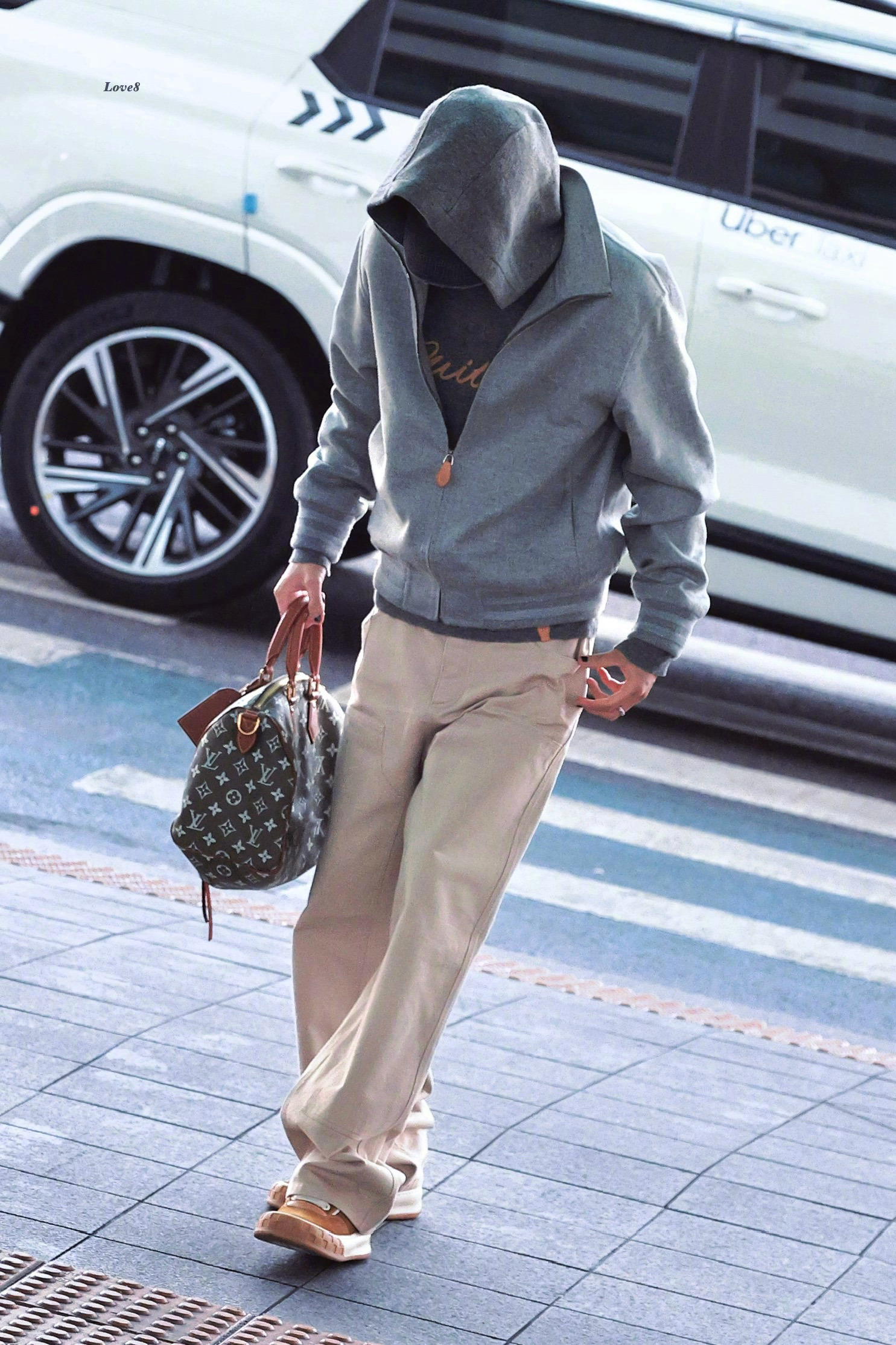 徐明浩  启程前往 巴黎男装周 即将出席Louis Vuitton 2026秋冬