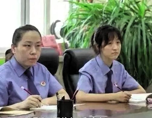 女子接到情夫电话，没去见他，半夜，情夫竟翻墙进来，要女子发生关系，还让丈夫跪下写